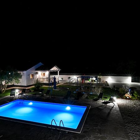 Holiday Home Aprilis With Pool, Jacuzzi And Sauna Galovac  Kültér fotó