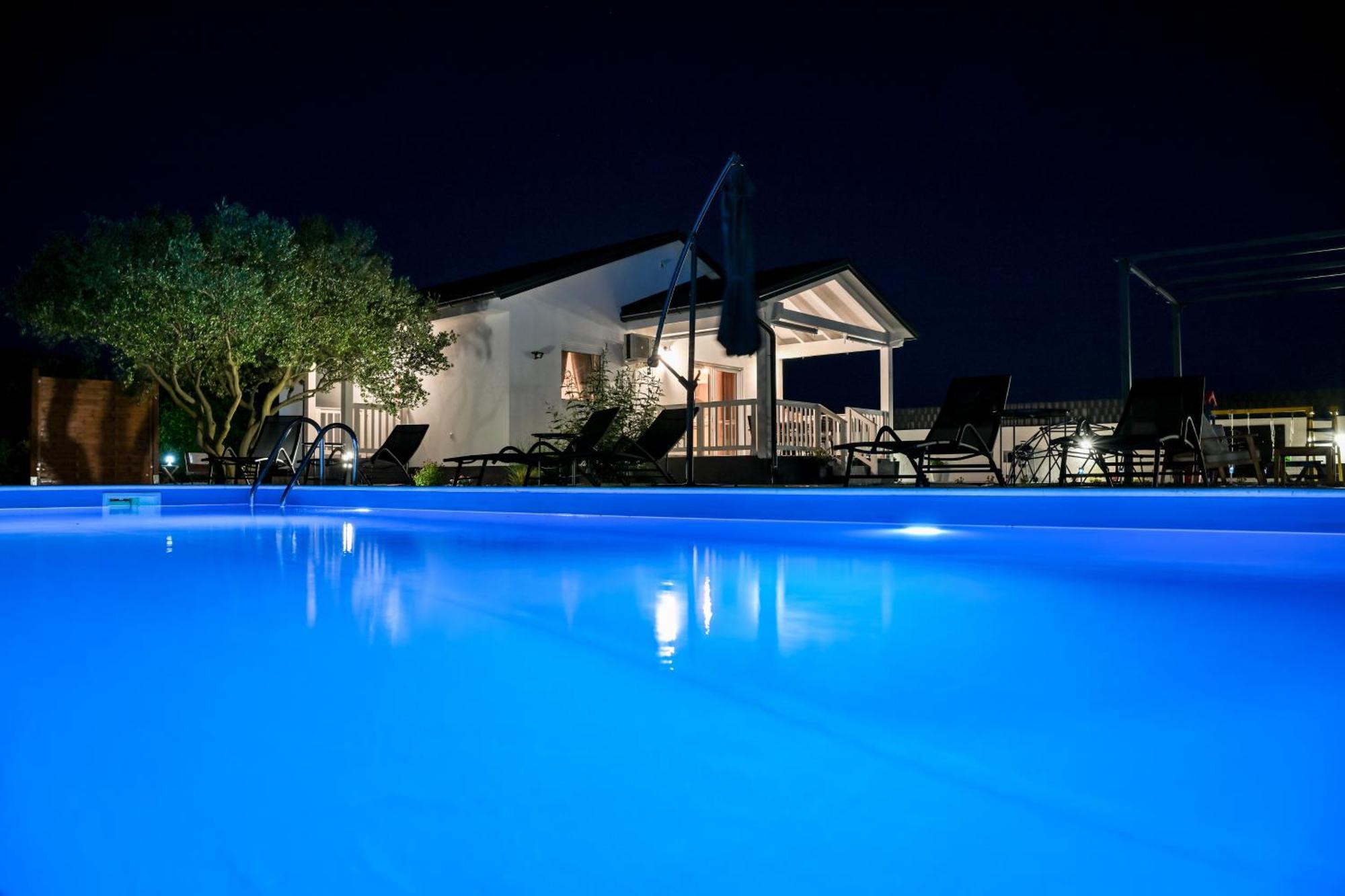 Holiday Home Aprilis With Pool, Jacuzzi And Sauna Galovac  Kültér fotó