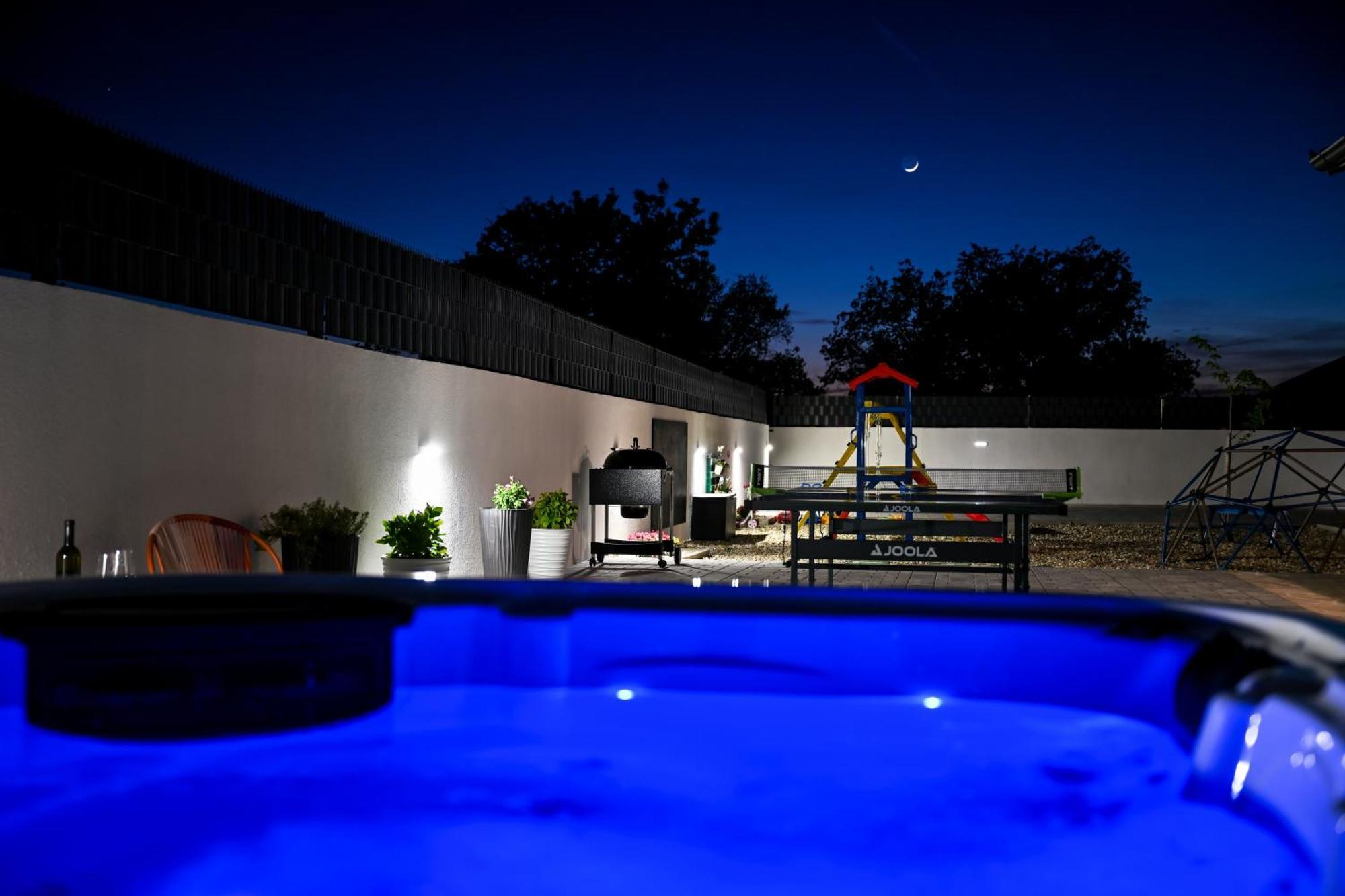 Holiday Home Aprilis With Pool, Jacuzzi And Sauna Galovac  Kültér fotó
